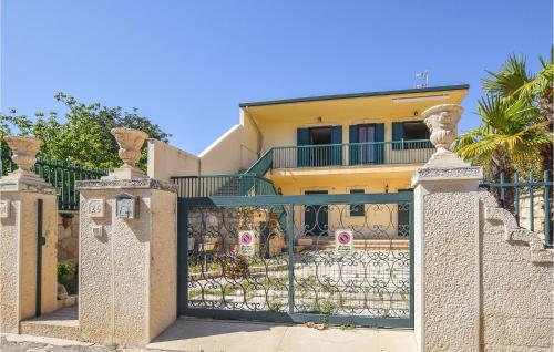 Beautiful Apartment In Marina Di Modica With Wifi And 3 Bedrooms