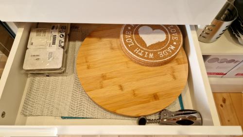 a wooden surfboard sitting on top of a shelf at NEO resort jezero Bruje in Erdevik