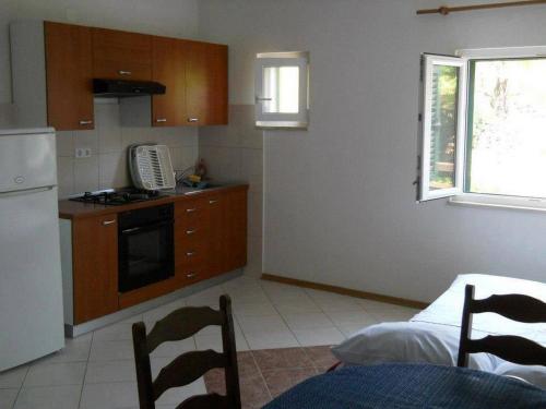 Nhà bếp/bếp nhỏ tại Apartments and rooms by the sea Loviste, Peljesac - 21096