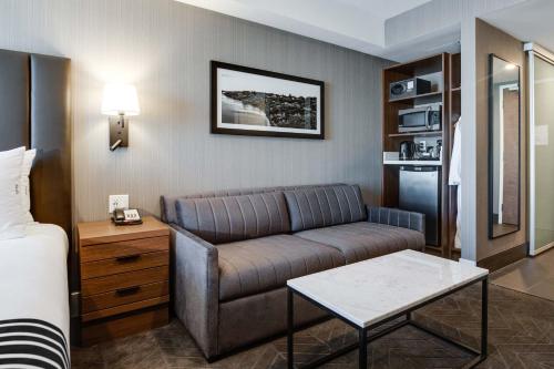 Sandman Signature Saskatoon South Hotelにあるシーティングエリア