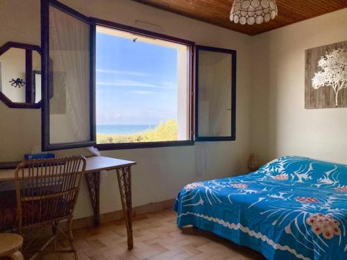 a bedroom with a window and a bed and a desk at Maison vendéenne rénovée, accès direct plage, terrasses, BBQ, parking gratuit - FR-1-336-123 in Longeville-sur-Mer