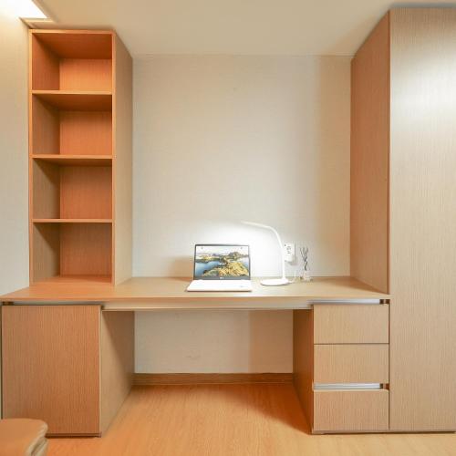 an office with a desk with a laptop on it at Residence Hotel K Okpo in Geoje 