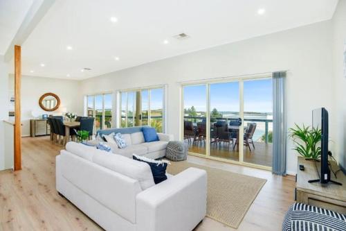 Uma área de estar em OFFLINE - NEW LISTING DISCOUNT - Sunset Sands at Goolwa Beach