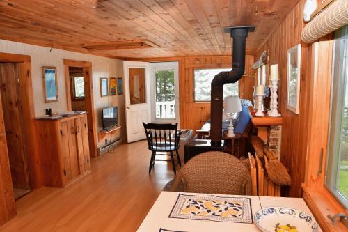 Fotografie z fotogalerie ubytování Betty's Place - Cozy ocean front getaway with views of Casco Bay v destinaci Orrs Island