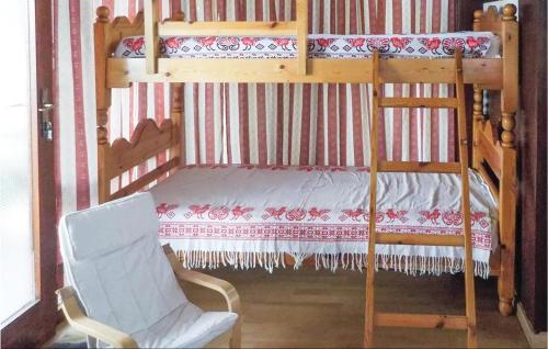 Bunk bed o mga bunk bed sa kuwarto sa Gorgeous Home In Derveni With Kitchen