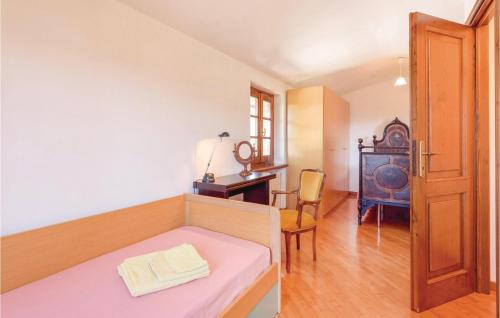 FibbiallaにあるMiglianoのベッドルーム1室(ベッド1台、デスク付)