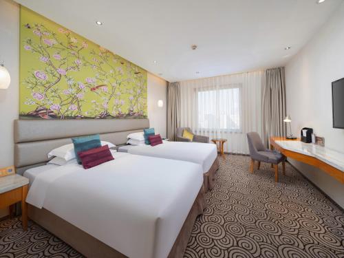Ένα ή περισσότερα κρεβάτια σε δωμάτιο στο Grand Metropark Hotel Hangzhou - 6 minutes walk to the West Lake