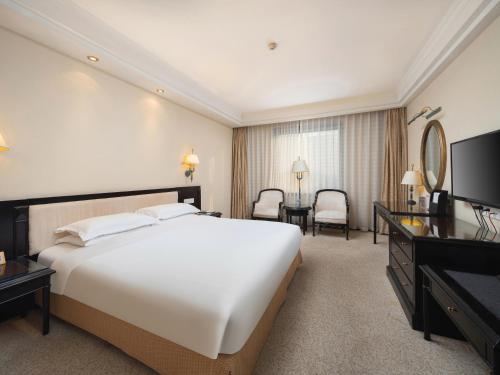 Ένα ή περισσότερα κρεβάτια σε δωμάτιο στο Grand Metropark Hotel Hangzhou - 6 minutes walk to the West Lake