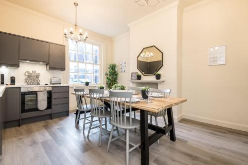 Host & Stay - The Rodney Townhouse Image