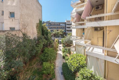 Glyfada Central Walk to Shops, Near Beach