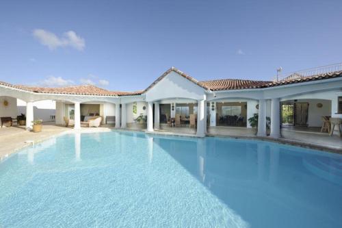 Ảnh trong thư viện ảnh của Spacious villa with sea view in Saint Martin + private pool. ở Les Terres Basses