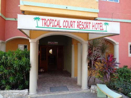 Зображення з фотогалереї помешкання Tropical Court Hotel у Монтего-Бей