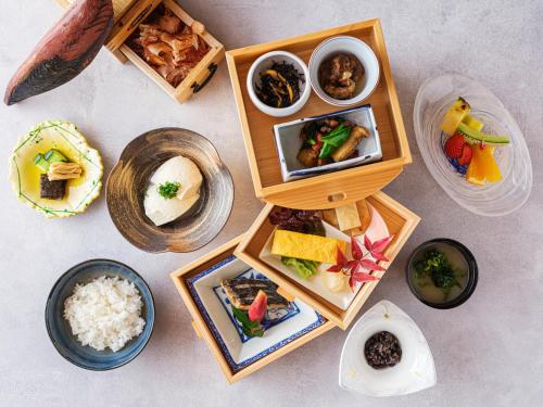 Jídlo v hotelu nebo okolí