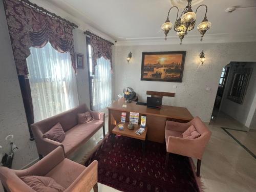 Posezení v ubytování Ottoman Elegance Hotel