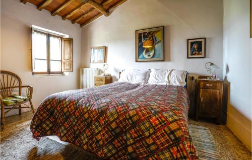 Kama o mga kama sa kuwarto sa 1 Bedroom Amazing Apartment In Castelfranco Piandisc