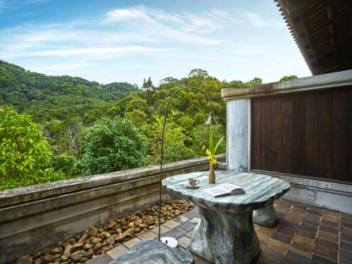 ホテルから撮影された、または一般的な山の景色