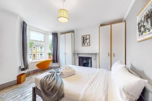 Enchanting 3 bedroom house with garden in Leyton