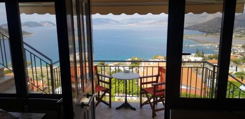 Gambar di galeri bagi Sea View di Alikí