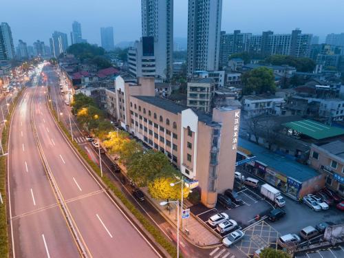 Gambar di galeri bagi Kaiserdom Chain Hotel -Changsha West Bus Station di Changsha