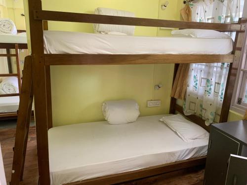 Postel nebo postele na pokoji v ubytování Hideout Backpackers Hostel