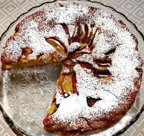 a pie on a glass plate with powdered sugar on it at Il Colibrì Bed&Breakfast in Leno