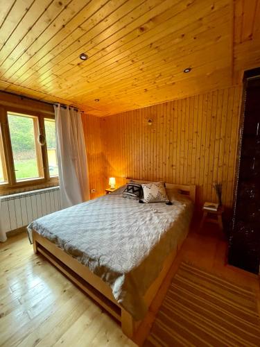 Postel nebo postele na pokoji v ubytování Sheshory Chalet