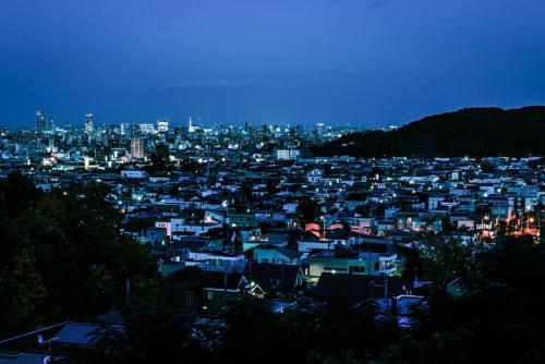 a view of a city at night at 札幌西野夢幻夜景附庭院 Sapporo Night View House in Sapporo