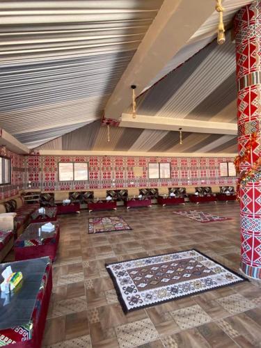 En restaurant eller et andet spisested på Rum desert camp