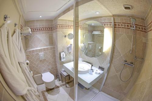 Ένα μπάνιο στο Hôtel L'Abbaye
