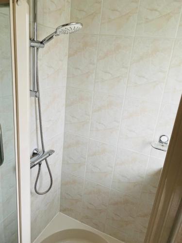Bilik mandi di Appartementen Koets