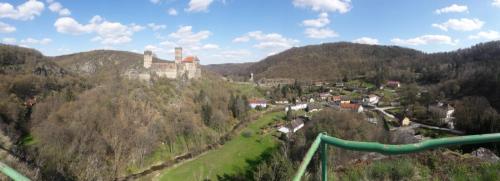 a view of a castle on a hill with at Burgblick-Hardegg in Hardegg