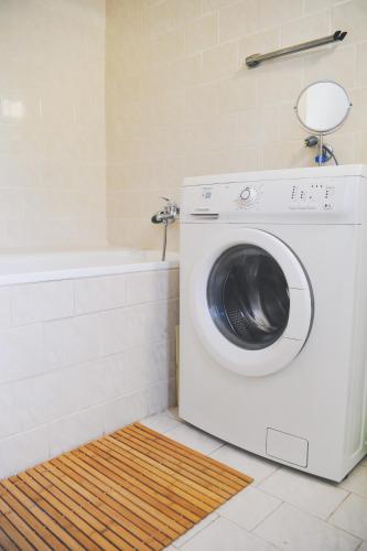 a washing machine in a bathroom with a tub at Apartmán Rybná - Kraslice in Kraslice