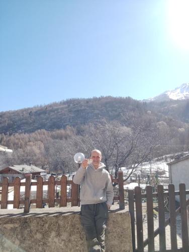 a man standing in front of a fence with aurger at Yamabushi B&B in Gravere