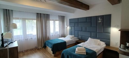 a hotel room with two beds and a window at Podzamcze in Rożnów
