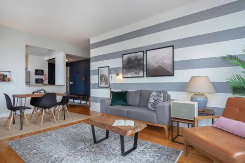 Gallery image of Modern Bright Times Sq 1BR w Indoor pool NYC-8 in New York