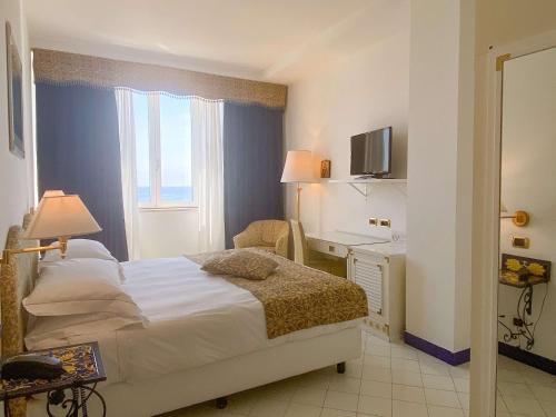 a hotel room with a bed and a window at Best Western Hotel Acqua Novella in Spotorno