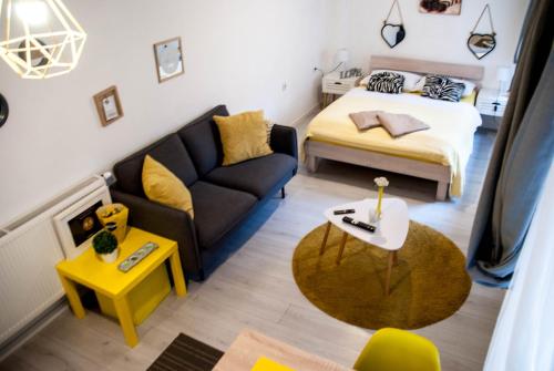 Voodi või voodid majutusasutuse Apartments Lisinski - Private parking toas