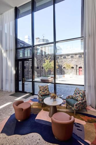 Coin salon dans l'établissement Adina Apartment Hotel Melbourne, Pentridge