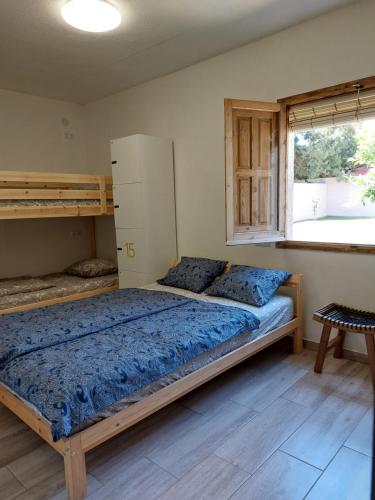 een slaapkamer met een bed en een groot raam bij ZENIA HOSTEL in Playa Flamenca