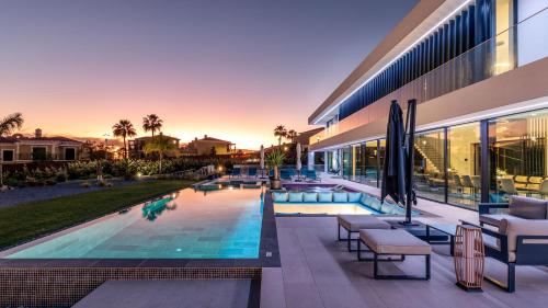 Aqualanis - Modern Mega Home with Pool Close to Algarve Beach