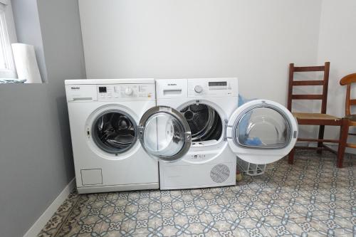 two washing machines and a washer and dryer in a room at Studio - Centre - Fac de Science in Lens