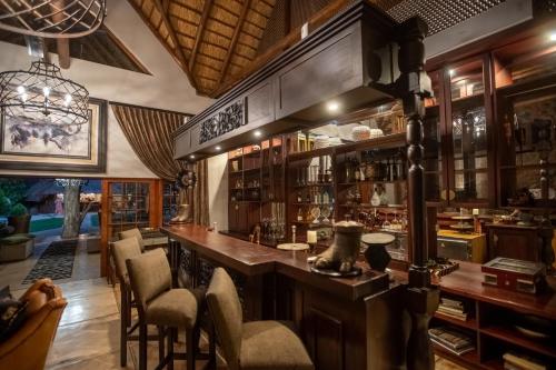 Lounge nebo bar v ubytování Kilima Private Game Reserve & Spa