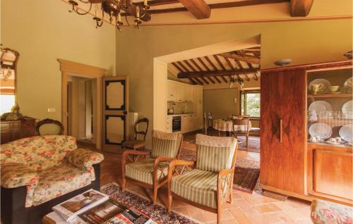 a living room with a couch and chairs in it at Casa Le Querce in Pieve a Maiano