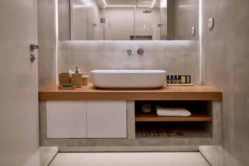 Elaia Luxury Selections Opal