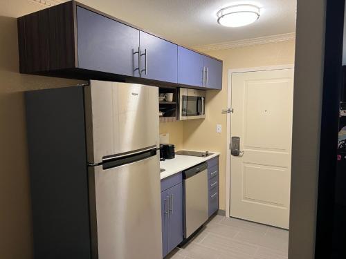 Η κουζίνα ή μικρή κουζίνα στο MainStay Suites Ozona I-10