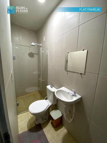 a bathroom with a toilet and a sink at Pousada Águas de Peroba Flats e Suites in Maragogi