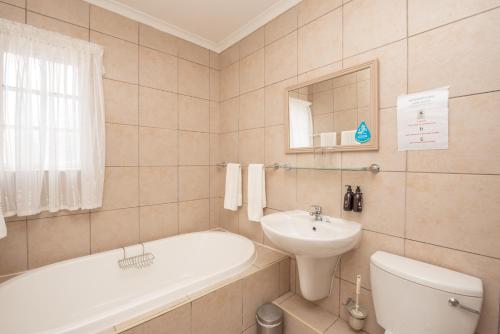 Ένα μπάνιο στο Millard Crescent Guest House
