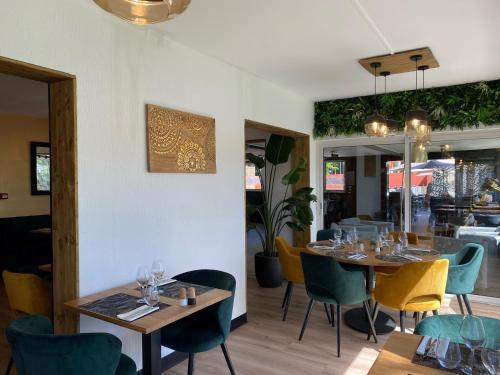 En restaurant eller et andet spisested på Urban Style Cannes Mouans-Sartoux