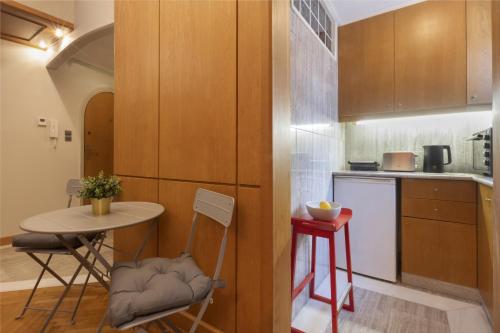 Vibrant apartment in Kolonaki area