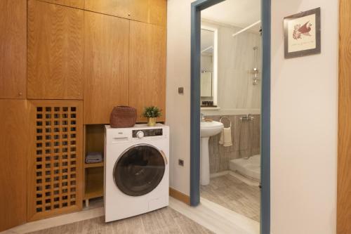 Vibrant apartment in Kolonaki area